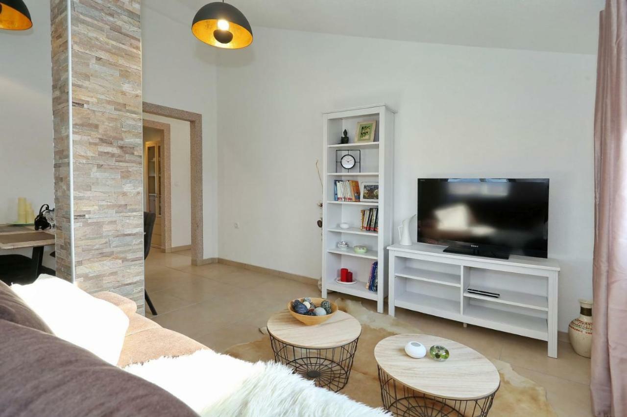 Malu Vir Apartment Exterior photo